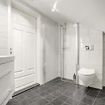 Penthouse At Heart Of - Four Bed 2 Bath * Bergen