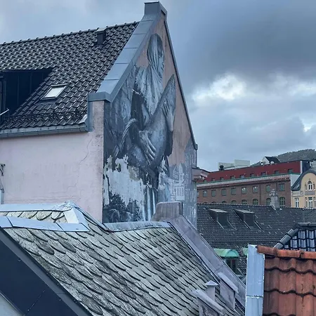 Penthouse At Heart Of - Four Bed 2 Bath * Bergen