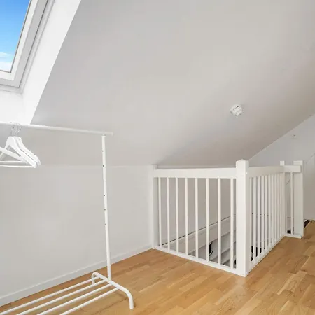 Penthouse At Heart Of - Four Bed 2 Bath * Bergen