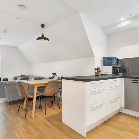 Penthouse At Heart Of - Four Bed 2 Bath Apartment