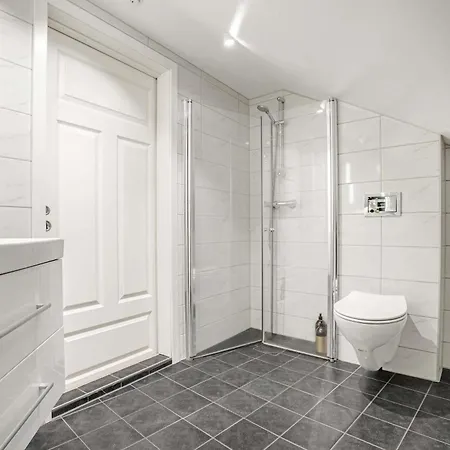 Penthouse At Heart Of - Four Bed 2 Bath * Bergen
