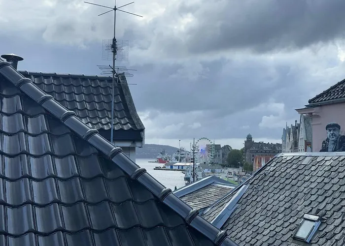 Penthouse At Heart Of - Four Bed 2 Bath Apartment Bergen