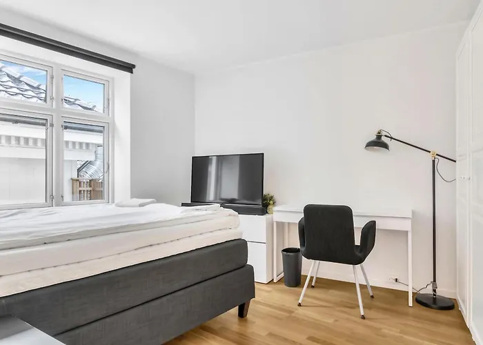 Penthouse At Heart Of - Four Bed 2 Bath Apartment Bergen