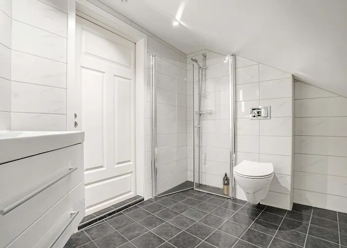 Penthouse At Heart Of - Four Bed 2 Bath * Bergen