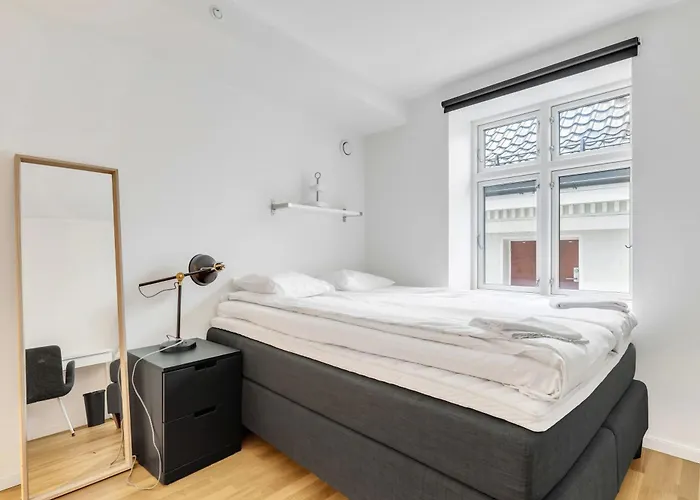 Penthouse At Heart Of - Four Bed 2 Bath Bergen